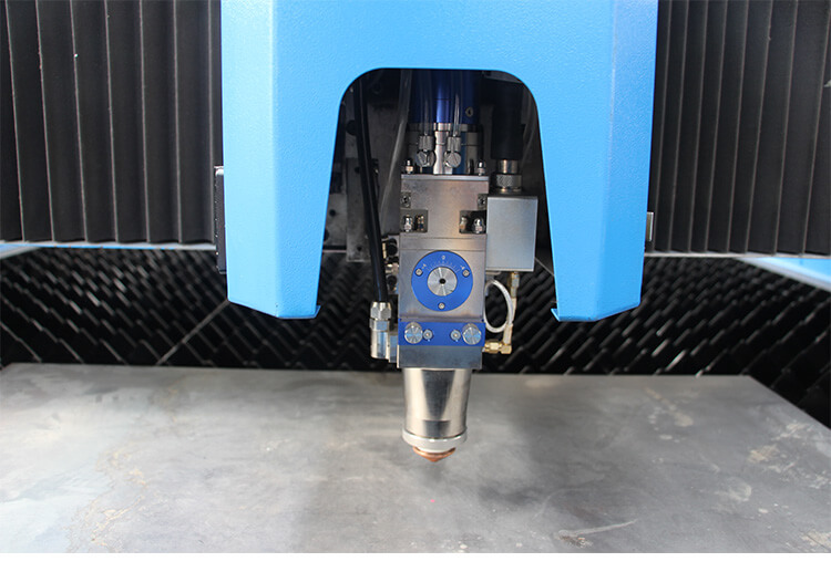 M&aacute;quina de corte a laser de fibra 6025