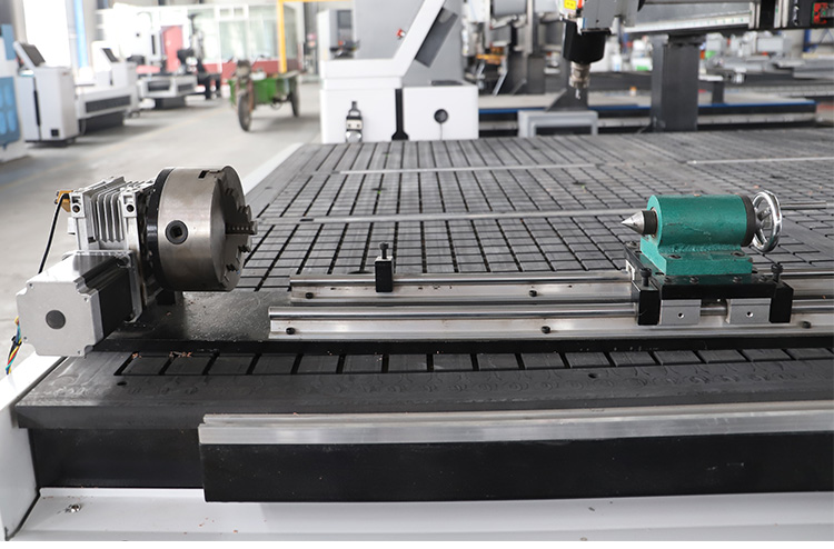 M&aacute;quina CNC de madeira de 4 eixos