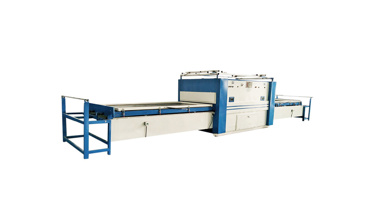 porta de madeira fazendo m&aacute;quina