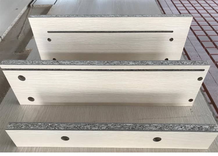 M&oacute;veis de madeira fazendo m&aacute;quina