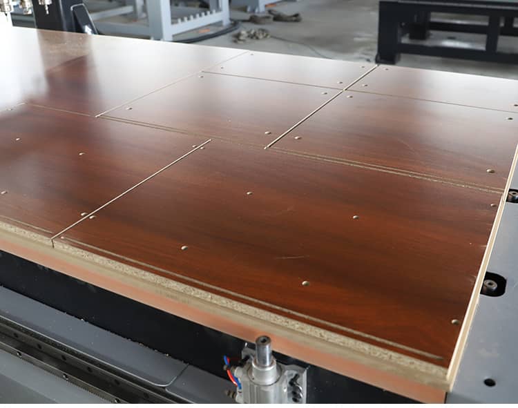 Roteador CNC para madeira compensada