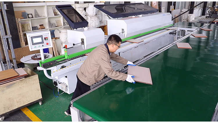 M&aacute;quina de banda de borda autom&aacute;tica CNC de madeira com linha rotativa