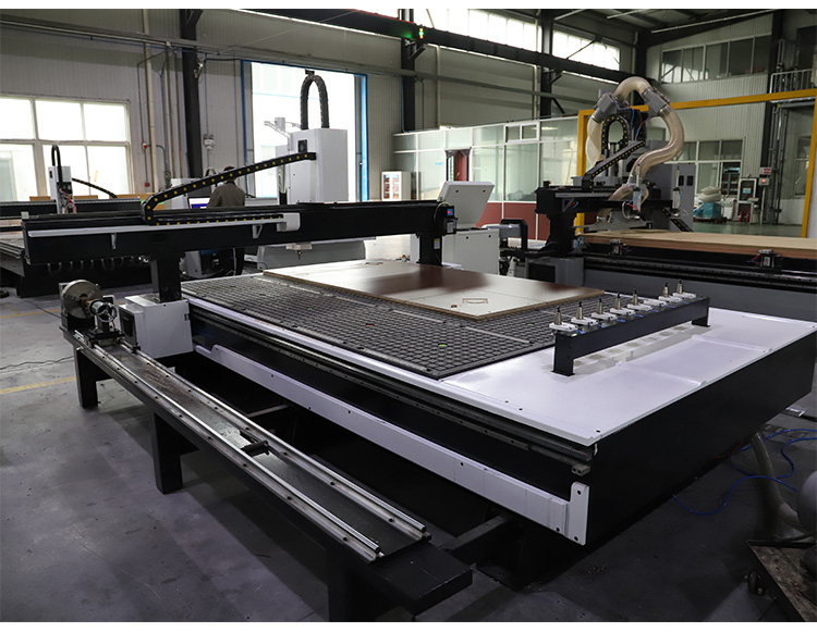 M&aacute;quina de escultura em madeira CNC 3D