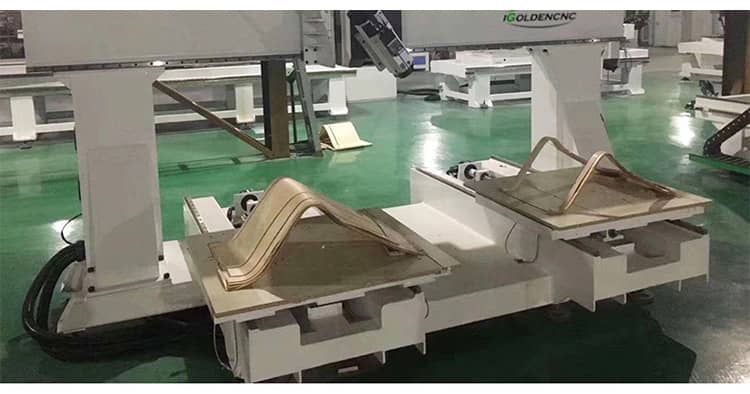 Centro de madeira de quatro eixos