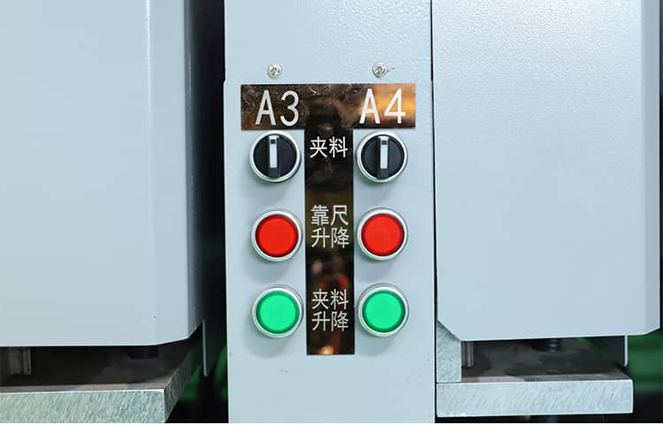 M&aacute;quina de moagem de ca&ccedil;a -n&iacute;queis de madeira s&oacute;lida CNC18