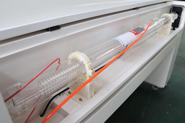 M&aacute;quinas de corte e gravura a laser de CO2