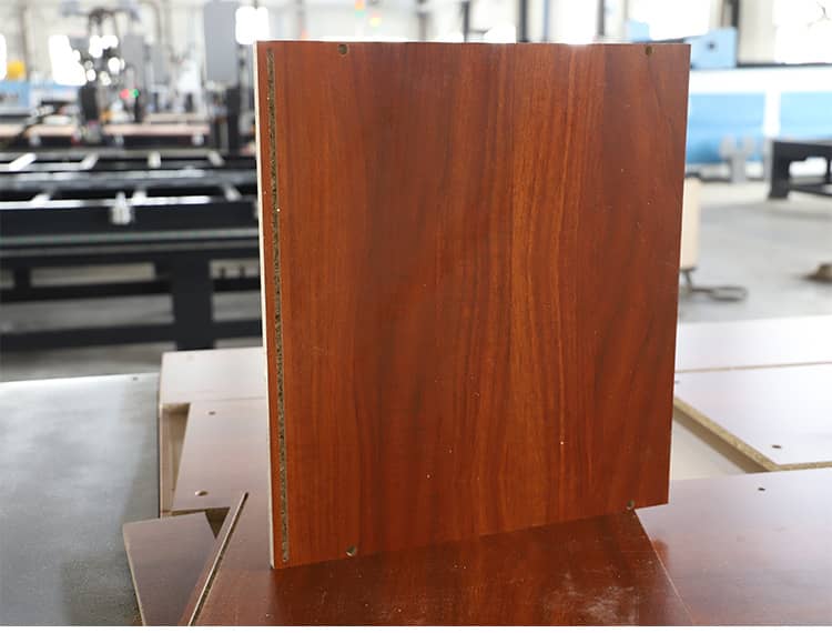 Equipamento de fabrica&ccedil;&atilde;o de gabinetes