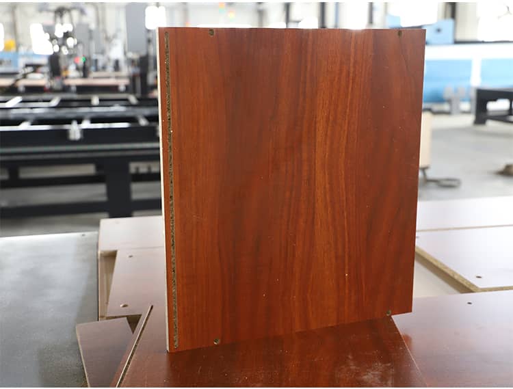 M&aacute;quina CNC para compensado