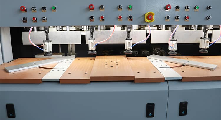 Rise da mesa e alimenta&ccedil;&atilde;o assistida pelo governante