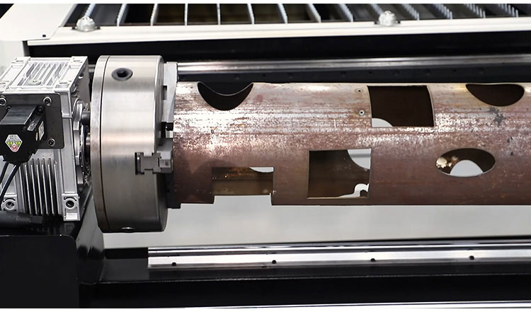 Cortador de plasma do eixo rotativo montado na lateral