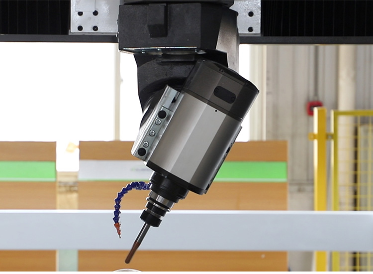 Eixo de cinco eixos SCM de 14kW + cabe&ccedil;a de balan&ccedil;o