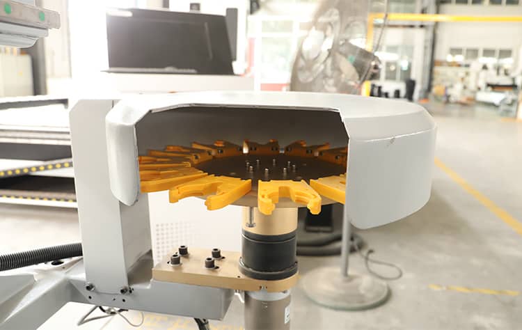 M&aacute;quina CNC para arm&aacute;rios