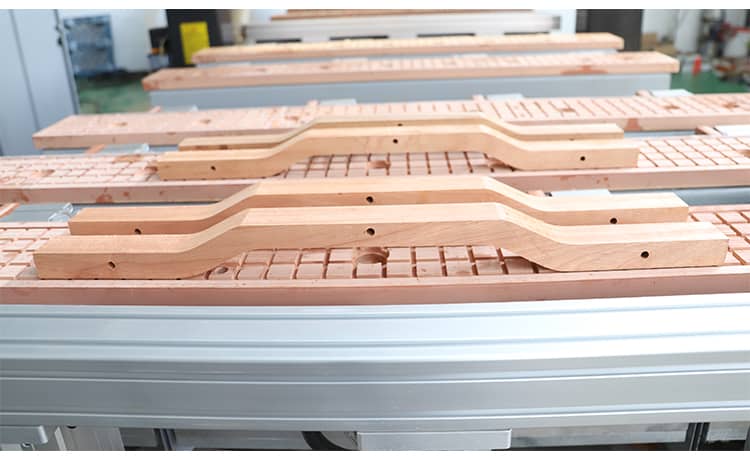 M&aacute;quina de moagem de ca&ccedil;a -n&iacute;queis de madeira s&oacute;lida CNC24